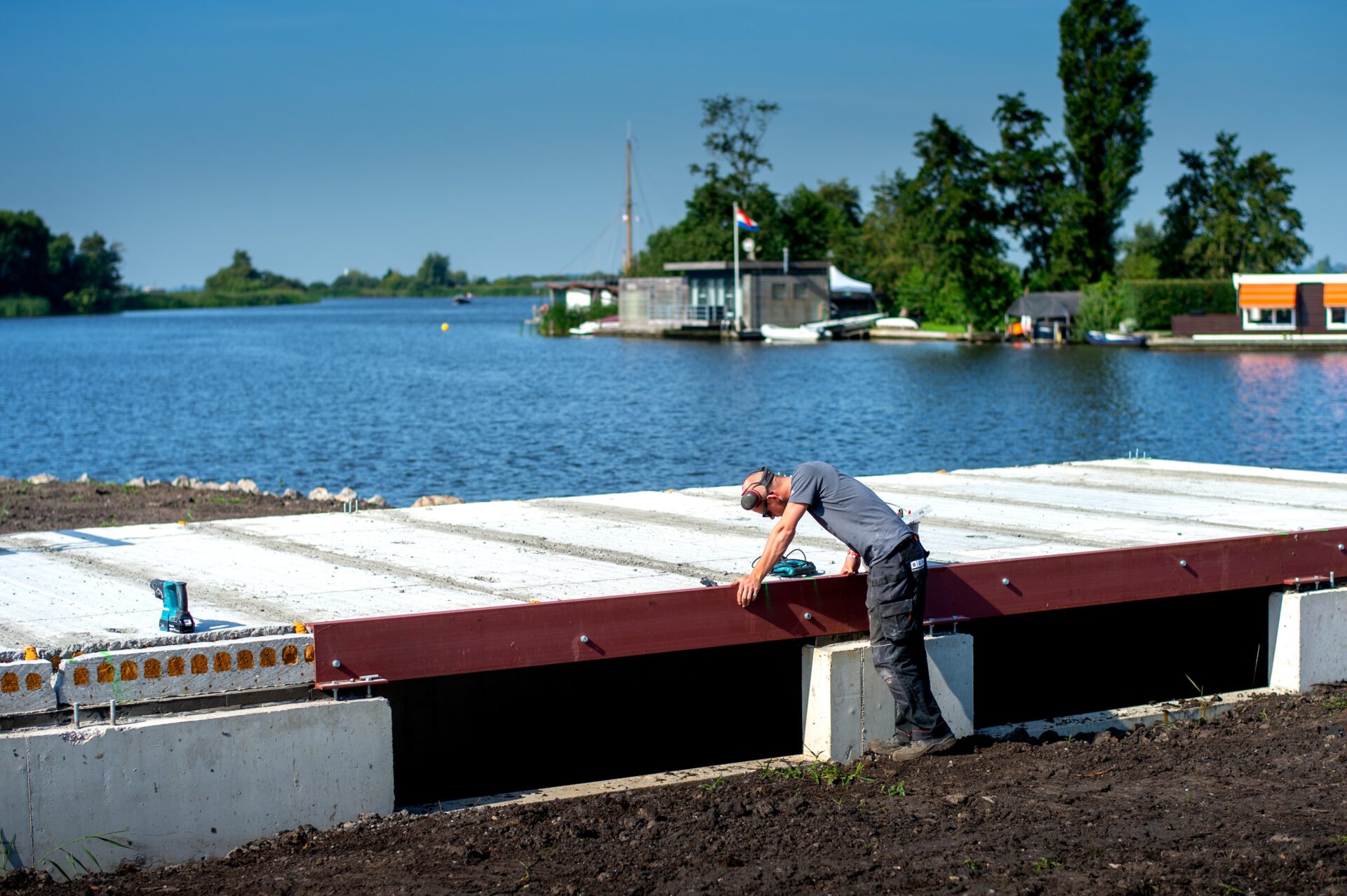 Keldervloeren en begane grondvloer watervilla's Natural Resort Fryslân de Veenhoop