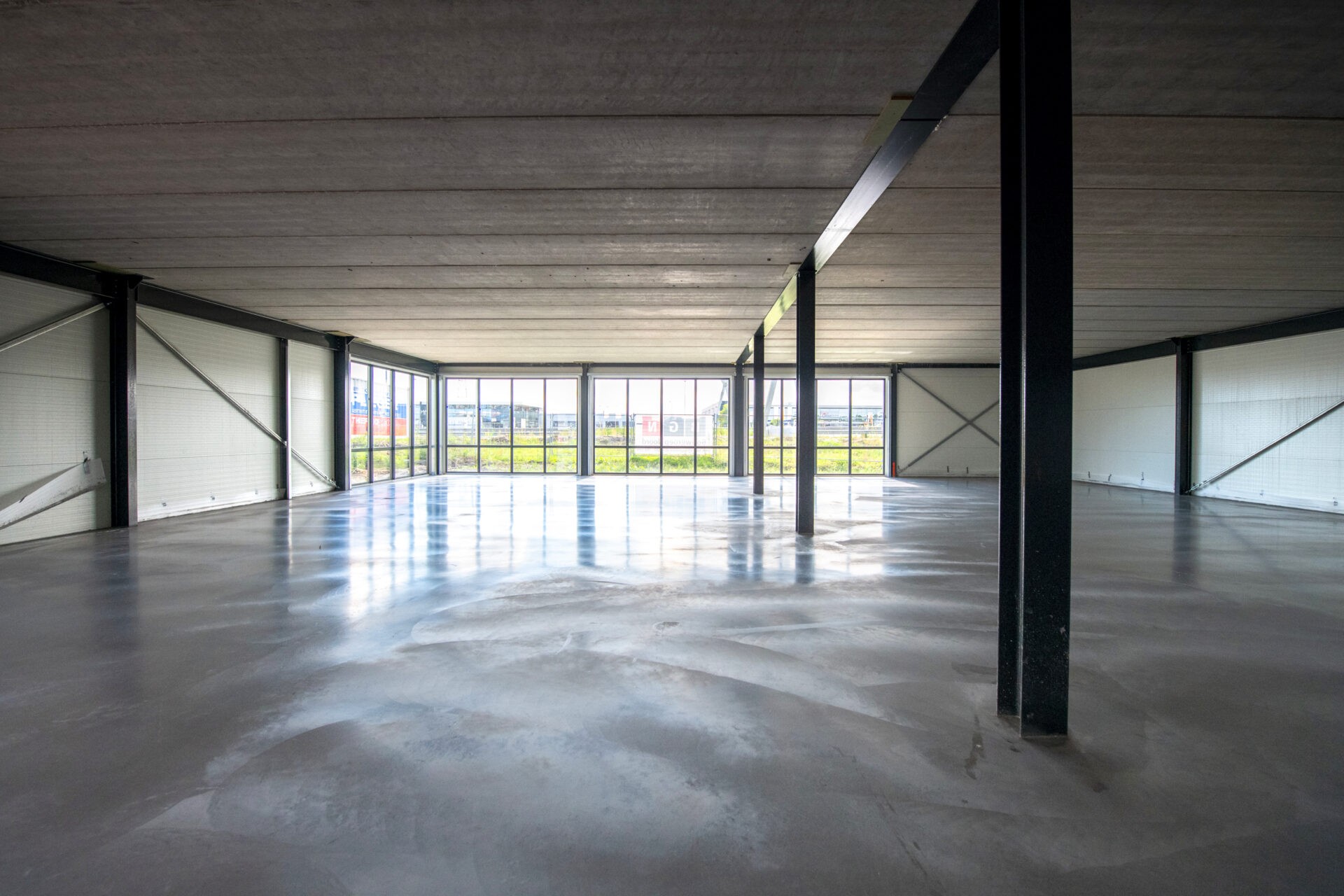 Cementdekvloeren in het nieuwe bedrijfsgebouw van Plieger en ThermoNoord te Groningen