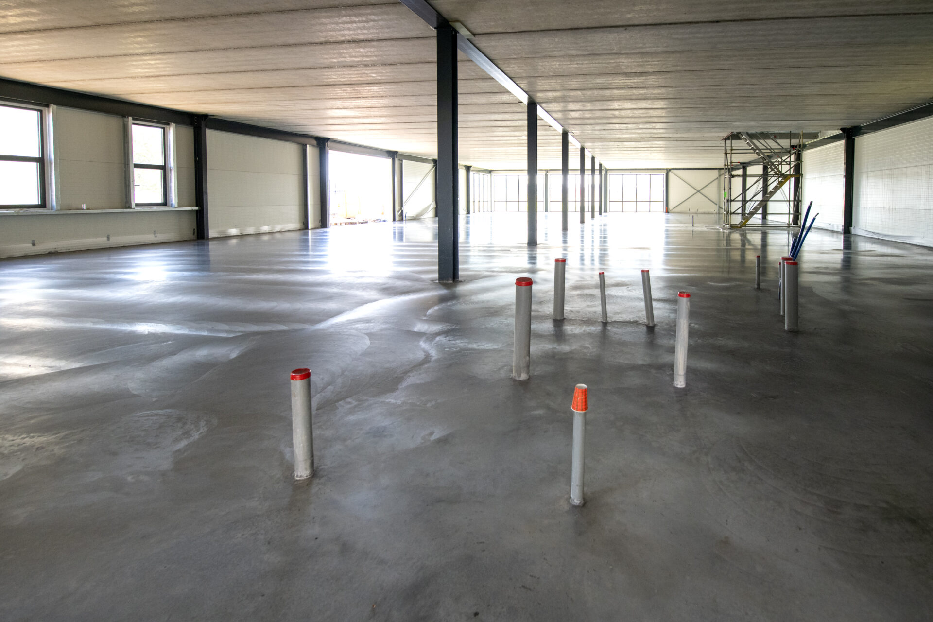 Cementdekvloeren in het nieuwe bedrijfsgebouw van Plieger en ThermoNoord te Groningen